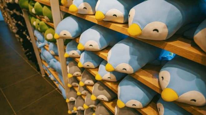 ocuklarn sk sk oynad, hatta yetikinlerin bile severek sahiplendii pelu oyuncaklarn tehlike sat belirlendi.