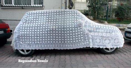 Rafineri'nin gen yeteneklerinin gnll alt koleksiyon; Sulukuleli kadnlarn nak motifleriyle iledii zel Orhan Gencebay tirtleri, "Batsn Bu Dnya" harflerinden oluan buz kalplar, "One Minute Rolex" kol saati,