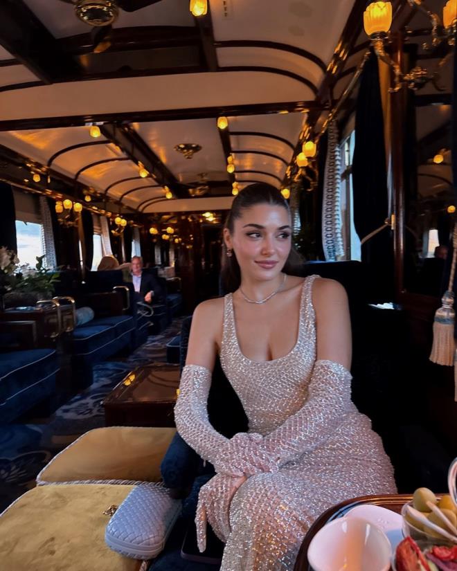 Erel, Orient Express?in Roma-Paris seferinde verdii pozlara yenilerini ekledi.