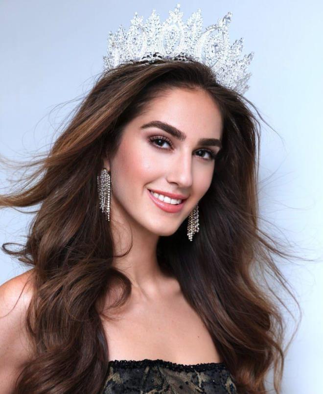 Geçtiğimiz yıl düzenlenen Miss Turkey 2024'te birinci olan İdil Bilgen Miss World'de Türkiye'yi temsil etti. Bilgen'in ay-yıldızlı kaftanı geceye damga vurdu.