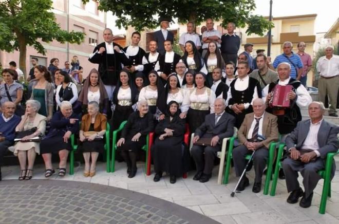 Ailenin uzun yaam srrnda beslenmenin nemine vurgu yapan yazar Dan Buettner, Melis ailesinin bitki baz ve vitamin asndan son derece zengin bir besin tketimini tercih ettiini dile getirdi.