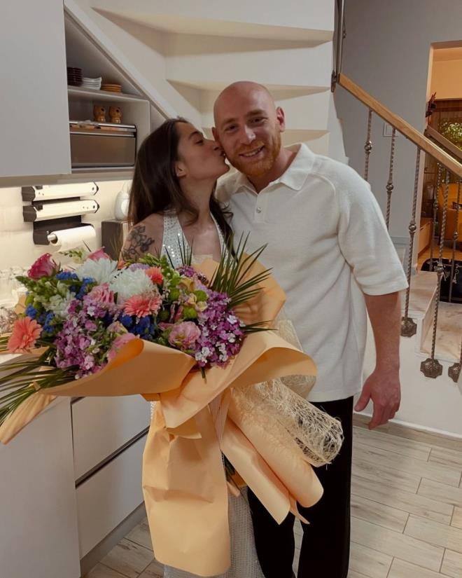 34 yandaki oyuncu, nian fotoraflarn takipileriyle paylat.