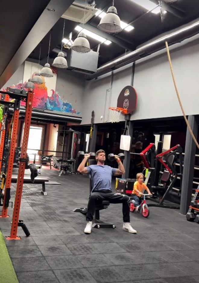 BABA-OUL SPORDA    Oluyla yakndan ilgilenen nl oyuncu, Kurt Efe ile spora gitti.