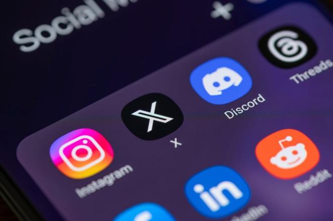 DJTAL DETOKSUN FAYDALARI    Dijital detoksun uyku ve ruh sal zerindeki olumlu etkileri, bilimsel olarak da destekleniyor.     Mavi k, melatonin retimini basklayarak kaliteli uykuyu engelliyor. Dijital cihazlar akam saatlerinde kullanmay brakmak, bu etkiyi azaltarak daha verimli bir uyku srecine katk salyor.