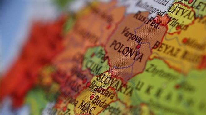 KMYASAL HADIM NEDR, HANG LKELERDE UYGULANIYOR?    Kimyasal hadm, cinsel sulularn tedavisinde baz lkelerde yasal bir nlem olarak uygulanmaktadr. Uygulama ekli ve yasal erevesi lkelere gre deiiklik gstermektedir. Aada, bu uygulamann yrrlkte olduu baz lkeler ve uygulama detaylar yer almaktadr:  POLONYA    2009 ylnda kabul edilen yasayla, 15 yandan kk ocuklara cinsel saldrda bulunan sululara zorunlu kimyasal hadm uygulanmas kararlatrlmtr. Bu tedavi, mahkmun cezasnn bitiminde balatlmaktadr.