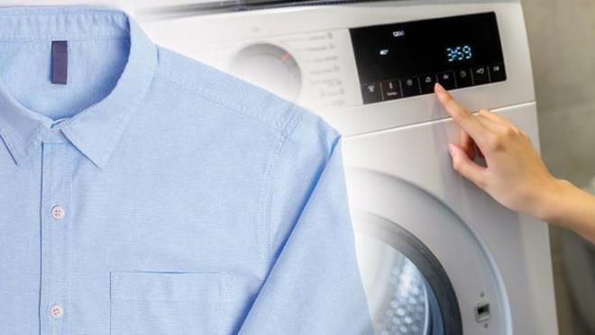 AMARIR MAKNASINDAK AYAR T GREV GRYOR<p>    amar makinelerinde ou zaman gz ard edilen ?krk nleyici? veya ?easy iron? modu, aslnda sadece bir ek ayar deil, tam anlamyla hayat kolaylatrc. Bu mod, amarlarn skma aamasnda daha az devirle dnmesini salayarak kumalarn krmasn engelliyor. Makineden kan kyafetler ok daha dzgn, neredeyse tlenmi gibi olabiliyor.