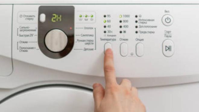 Ayrca baz modellerde bu ayar, hafif buhar pskrtme teknolojisiyle desteklenir. Yani makine, amarlar nemliyken onlara adeta minik bir n t yapar. Bu sayede gmlekler, pantolonlar ve pamuklu kumalar kuruduktan sonra neredeyse giyilmeye hazr hale gelir.