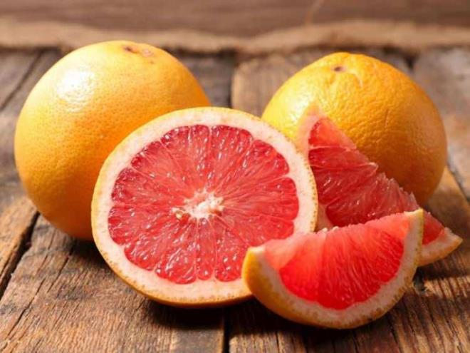 10- GREYFURT    Bir tam pembe greyfurt 74 kalori ve  gram lif ierir. Bu lezzetli narenciye eidini besleyici bir kahvaltya mkemmel bir katkdr.         Ayrca, Medicinal Food Dergisi'nde yaynlanan bir aratrmada , yemeklerden nce sadece yarm taze greyfurt tketmenin nemli miktarda kilo kaybyla balantl olduu kefedildi.