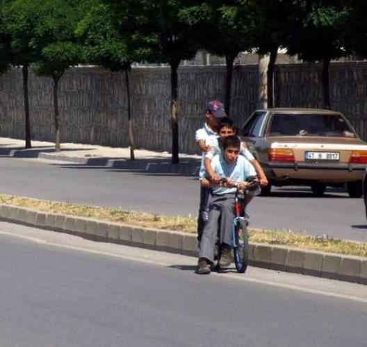 Bisiklete 3 kii binebilmek