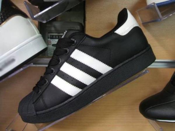 Sahte adidas giyebilmek