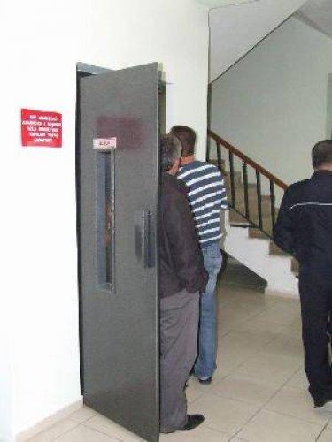 3 Kiilik asansre 5 kii binebilmek