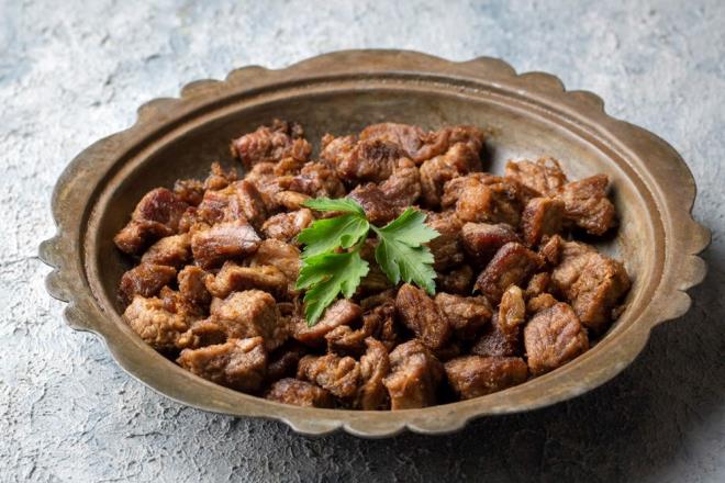 BU Veteriner Fakltesi Besin-Gda Hijyeni ve Teknolojisi Blm retim yesi Prof. Dr. Mustafa Tayar, 4 gnlk bayramda yaklak 3,5 milyon byk ve kkba hayvann kurban edileceini syledi.