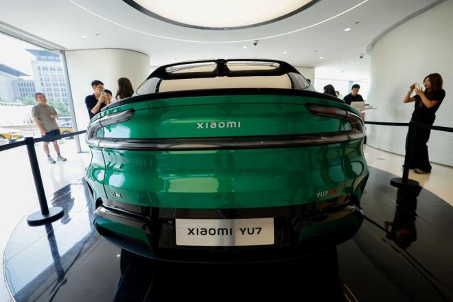 SATILAR D ELMNDE    te yandan, in?in hayli rekabeti elektrikli ara piyasasna sonradan giren Xiaomi?nin ald yeni elektrikli ara siparileri son dnemde dme eilimine girdi. in makamlar, mart aynn sonunda otoyolda yaanan ve can kaybna sebep olan bir kaza hakknda soruturma balatm, SU7?nin sr yardm modunun da olayda dahli olduu belirtilmiti. Xiaomi, mterilerin ?yanl reklam? ikayetleri zerine ?yeterince net olmayan? pazarlamas dolaysyla zr dilemiti.