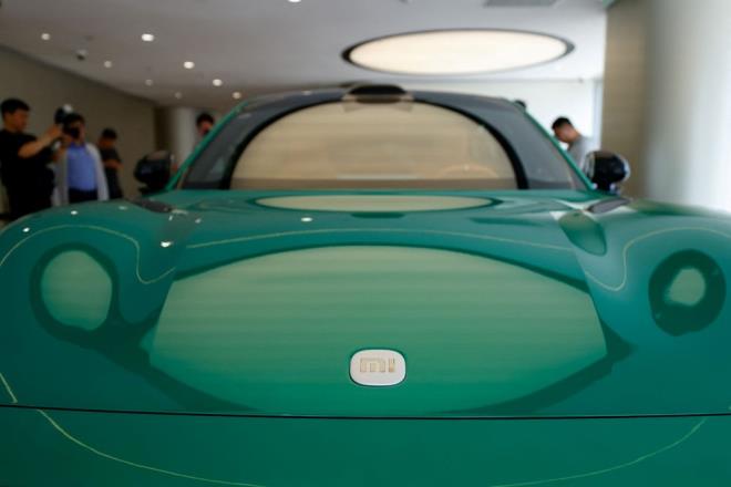 "TESLA'YA BYK BR TEHDT OLUTURABLR"    Analistler, YU7?nin Tesla?nn en ok satan arac olan Model Y?ye byk bir tehdit oluturabileceini sylyor. Milyarder i insan Elon Musk, dn yapt aklamada, Tesla'nn Teksas'ta srcsz Model Y aralarn test ettiini ve ilk niteyi haziran aynda teslim etmeyi hedeflediini sylemiti. Musk, X gnderisinde "Planlanandan bir ay nce" demi ve testlerde herhangi bir "olay" yaanmadn da szlerine eklemiti.