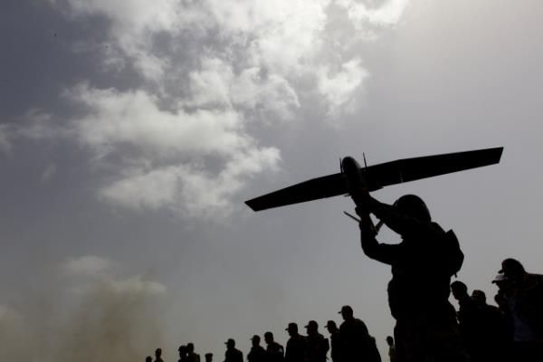 <P><B>HA'LAR DA KULLANILDI</B></P>  <P>nsansz hava aracnn da kullanld tatbikatta, Mehmetik dman mevzilerini planlanandan nce ele geirdi.</P>