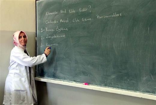 Andmz ile ilgili olarak da 27/8/2003 tarihli ve 25212 sayl Resm Gazete?de yaymlanan Mill Eitim Bakanl lkretim Kurumlar Ynetmeliinin 12?nci maddesi yrrlkten kaldrld.