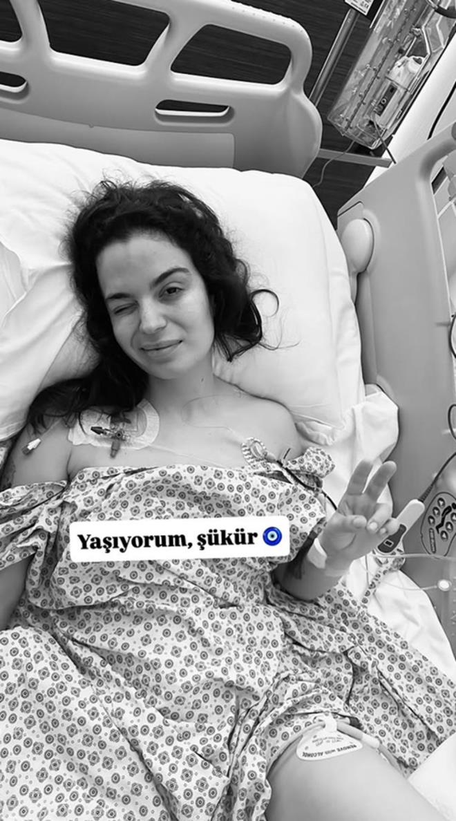 29 yandaki oyuncu, hastaneden paylam yapt.    Yaad salk problemi nedeniyle ameliyat olan oyuncu "Yayorum kr" notuyla paylam yapt.