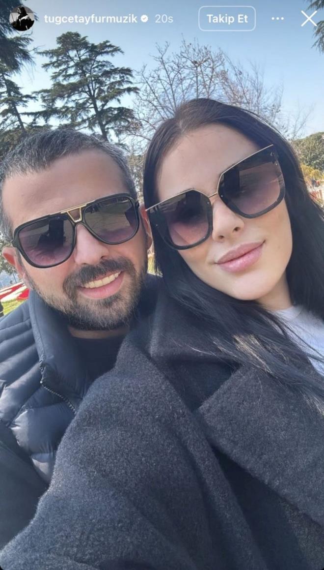 EVLLNDE KRZ    Getiimiz yl sosyal medyada birbirini takip etmeyi brakan iftten Tue Tayfur, Aydn ile olan karelerini de silmiti.    Tayfur daha sonra  Yldz Tilbe'nin "Vazgetim" arksyla "Neet Erta demi ki; sana deer veren insan kendini asla seni kaybedecek duruma sokmaz" notunu paylat. Tayfur daha sonra Mustafa Sandal'n, "Benim Aka nancm Kalmad" arksn paylat.    Muhammed Aydn ise sosyal medya hesabnda "Paylaabileceim bir atasz, manidar bir ift cmlem yoktur. Kzmn ve domam evladmn anasdr, dzgndr. Edeplidir. nsandr. Hibir zaman da hatas olmamtr. Hayrls neyse Allah'tandr. Hayr da... er de... Markamz, kzma hediye ettiim bir marka olduu iin bandaym. Elhamdlillah da hep byle kalacaktr." ifadelerini kullanmt.