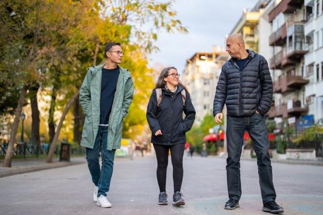 ngiltere?de kadnlarn ortalama boyunun 161 cm olduu gz nnde bulundurulduunda, kadnlarn en ok tercih ettii erkek boyunun yaklak 185 cm olduu hesapland.     Benzer ekilde, ngiltere?de erkeklerin ortalama boyu 175 cm. Buna gre, 165 cm boyundaki kadnlar, erkekler arasnda en ok tercih edilen boyda yer alyor.