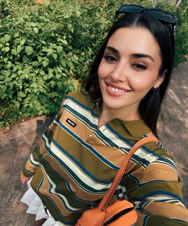 Sabanc ile ilikisini gzlerden uzak yaamay tercih eden Erel'in paylamna binlerce beeni ve yorum geldi.