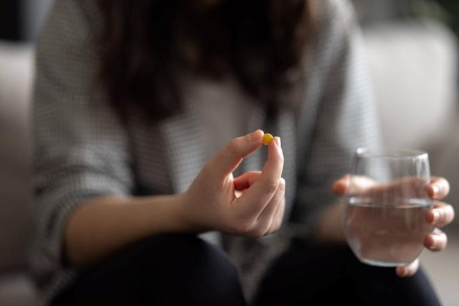 Yetkililer, bu ilalar kullanp herhangi bir yan etki yaayan kiilerin de acilen tbbi yardm almas gerektiini vurgulad. Salk alanlarna ellerinde kalan bu partilere ait ilalar vermeyi durdurmalar talimat verildi.