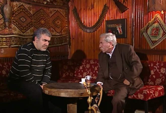 DURAN EMM'NN MEKANINDA KIYASIYA MCADELE    zleyicilerin zerindeki etkisi yllar gemesine ramen devam eden Kurtlar Vadisi dizisinin hayranlar, diziye olan ballklarn yartrmak iin bir araya geldi.