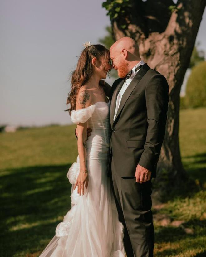 MUTLULUA EVET DEDLER<p>    ifti, anlaml gnlerinde Survivor ekibi de yalnz brakmamt. Acun Ilcal, Seda Ocak, Sahra Ik, Yiit Poyraz, Damla Can, Ogeday Giriken, Sercan Yldrm, Aysun Keskin gibi isimler dne katlmt.