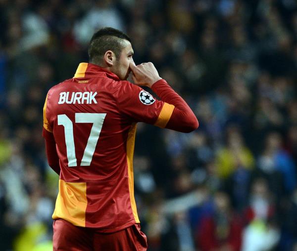 Chelsea'nin teknik patronu Jose Mourinho'nun Demba Ba'nn bu sezonki performansndan memnun olmad ve Ocak aynda Galatasaray'n golcs Burak Ylmaz' transfer etmek isteyecei ne srld.