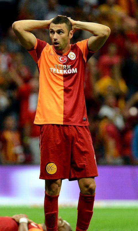 Didier Drogba ve Wesley Sneijder'in ardndan byk bir ismi daha kadrosuna katmak istedii ve Ba'nn iyi bir opsiyon olaca belirtildi.(ligtv)