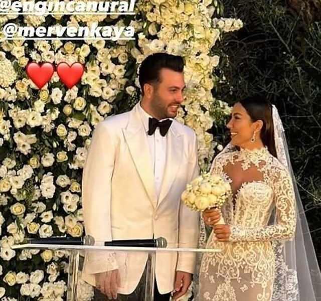 Gzlerden uzak bir hayat yaayan ift, bebek beklediklerini duyurdu.