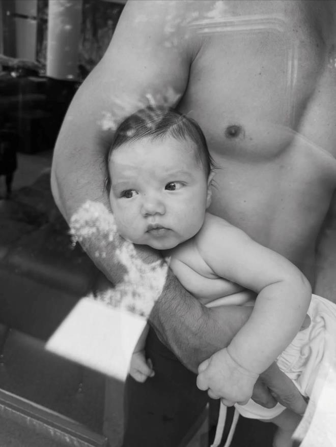 "Y K BABAMIZ"    31 yandaki nl oyuncu, paylamna ?yi ki babamz. ok" notunu dt.