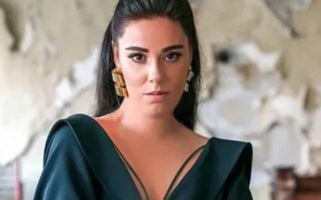 Usta sanatnn mzisyen kz Tue Tayfur, sk sk akrabalarna ynelik eletirel aklamalaryla gndeme geliyor.