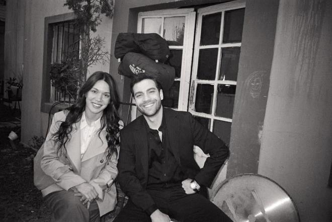 BURAK BERKAY AKGL KMDR?    24 ubat 1997 stanbul doumlu olan Burak Berkay Akgl, stanbul niversitesi Mhendislik Fakltesi Jeoloji Mhendislii mezun olmutur. "Maria ile Mustafa" dizisiyle ilk oyunculuk deneyimini yaayan Akgl, sonrasnda "Kahraman Babam", "Destan", "Safir" gibi birok projede rol ald. nl oyuncu, son olarak "Ru" adl internet dizisindeki performansyla adndan sz ettirdi. nl isim, kendisi gibi oyuncu zge Yaz ile ak yayor.