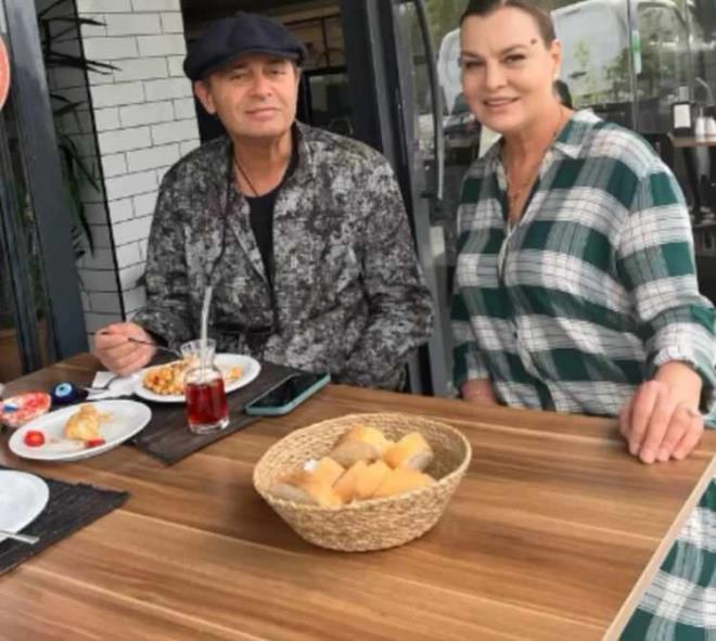 Sibel Turnagl'n son haline sosyal medyada ise; 'Yalanmam', 'Yllar ona yaram' 'Yllara meydan okuyor', 'Hala almas takdir edilesi' gibi yorumlar yaplyor.