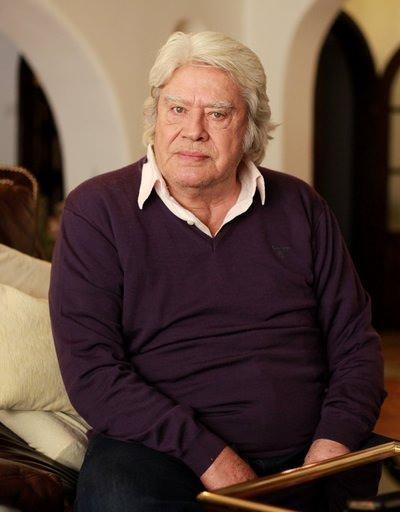 "BENM KAHRAMANIM TRK HALKIDIR" DERD     Trk sinemasnn en zgn aktrlerinden biri olan ve bir 'kahraman' olarak anlan usta sanat, kendisini "kahraman" yapan Trk halk hakknda "Onlar olmasa ben kimdim ki? Bana u dediler: 'Sen Malkoolu'sun. Tam bir kahraman.' Kahraman nedir biliyor musunuz?