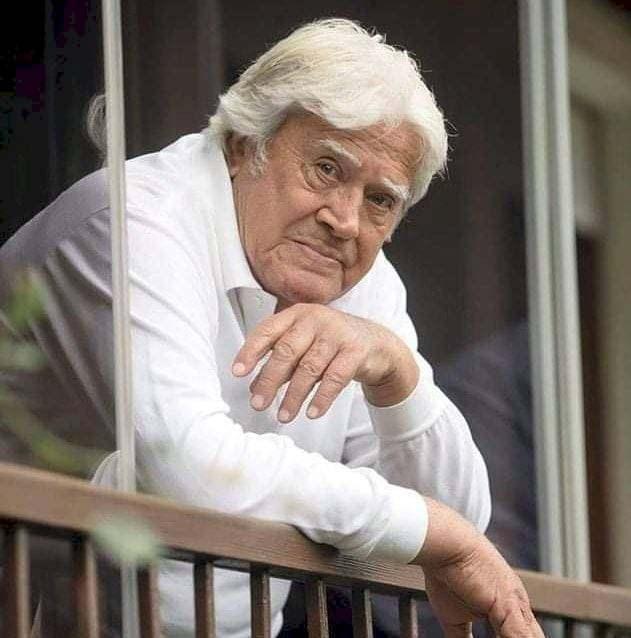 Topra skp suyunu karrd. artlar zordu, sefalet vard ama sevgimiz bykt. Yoksulluu mutsuzluk olarak grmezdik"