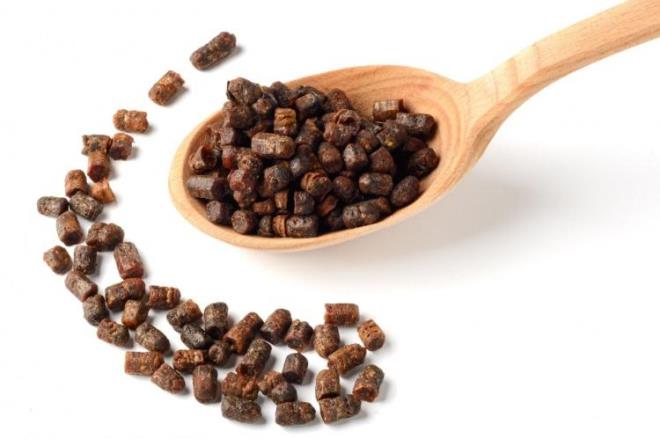 Son yllarda ise ar ekmei yerli arclarmz tarafndan retiliyor. Diyet yapan insanlar iin ocuklarn geliimi iin de nerilen ifa deposu bir besin. Birok farkl iekten oluan ok ifal bir besin" eklinde konutu.