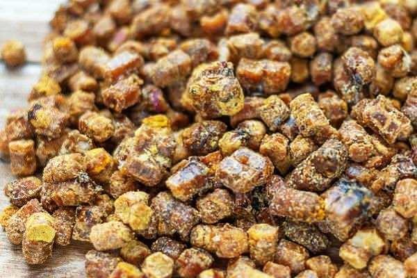 Arlarn iek ve bitkilerden toplad polenleri kovanda kendi enzimleriyle fermente etmesiyle meydana gelen ar ekmei, hem zengin ierii hem de fiyatyla dudak uuklatyor.