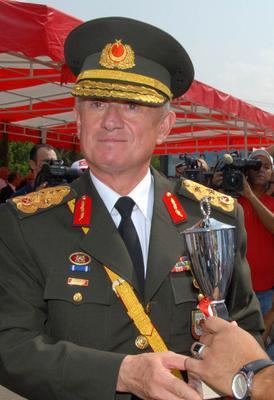 "Balyoz Plan" davasna bakan stanbul 10. Ar Ceza Mahkemesi, emekli Korgeneral Nejat Bek'in 18 yl hapisle cezalandrlmasna karar verdi.