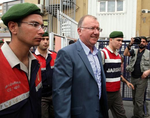 "Balyoz Plan" davasna bakan stanbul 10. Ar Ceza Mahkemesi, emekli Tugeneral Sha Tanyeri'yi 18 yl hapis cezasna arptrd.