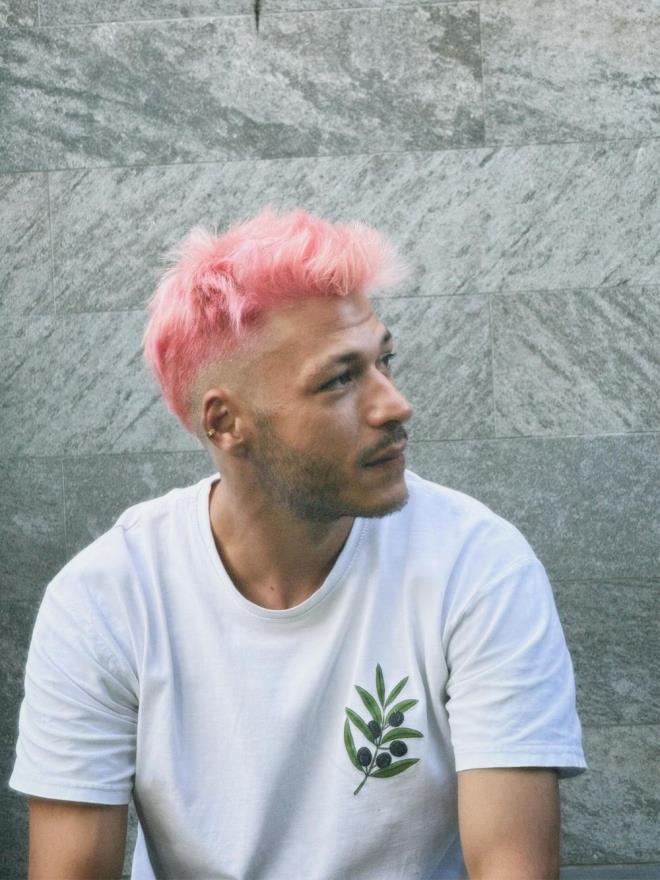 EVLENYORLAR MI?    te yandan nl ift, getiimiz aylarda evlilik iddialaryla gndeme gelmiti. Aka'nn Sancaktutan'a evlilik teklif ettii ve nl oyuncunun 'evet' dedii ne srlmt.