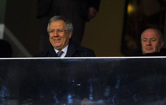 Fenerbahe'de bakanlk krizi bymeye balad