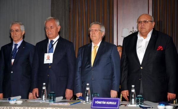 Fenerbahe'de Aziz Yldrm, bakanlk iin yeniden aday olup olmayacayla ilgili henz net bir aklama yapmad ya da gr bildirmedi.