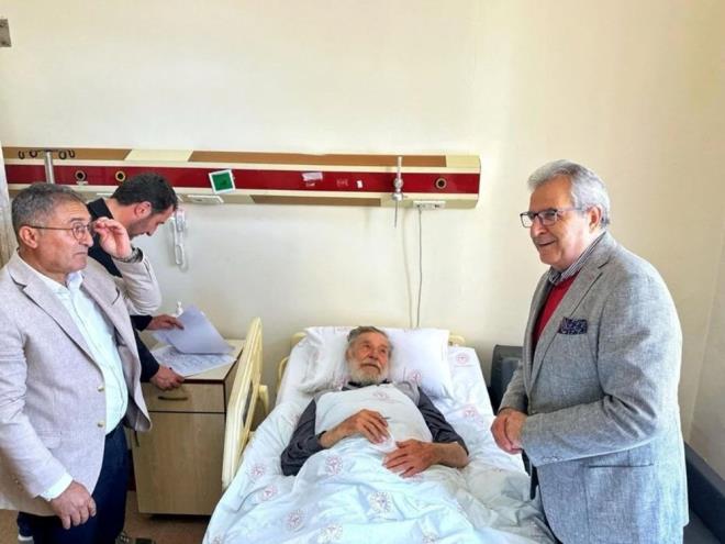 AMELYAT OLDU    Erdek Devlet Hastanesi'nden Bandrma Devlet Hastanesi?ne sevk edilen Ahmet Mekin, ameliyat oldu.