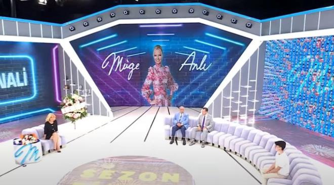 Mge Anl ile Tatl Sert, son gnlerde yayn aknda yer almamasyla dikkat ekti. Programn sk takipileri "Mge Anl neden yok?" ve "Program bitti mi, sezon finali mi yapt?" gibi sorulara yant aryor.