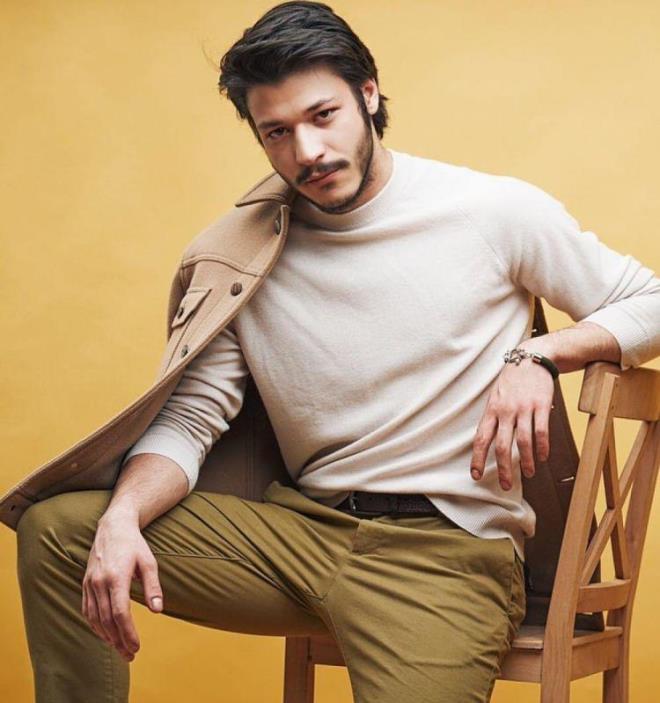 KUBLAY AKA'YA YEL IIK YAKTI    "Birok iyi oyuncu var." diyen nl arkc favorisinin Kubilay Aka olduunu syleyerek "Kubilay vard. Kubilay Aka, o olabilir." dedi.