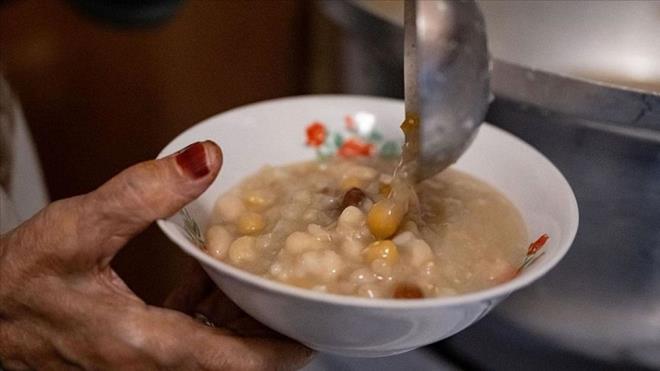 Peki aure nasl yaplr, iine hangi malzemeler konur? Evde kolayca hazrlayabileceiniz, kvam ve aromasyla tam tutan aure tarifi iin ihtiyacnz olan her ey burada. te adm adm aure yapm ve malzeme listesi...