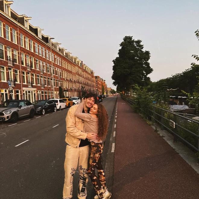 ahin, eine sarld anlar da yaynlad. nl oyuncunun paylam ksa srede binlerce beeni ve yorum ald.