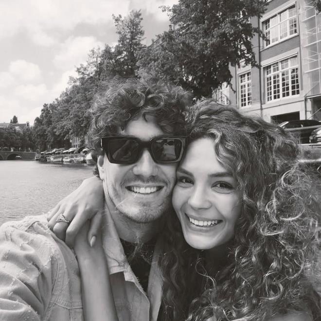 Hercai dizisiyle tannan 31 yandaki Ebru ahin, tatilden keyifli anlarn takipileriyle paylat.