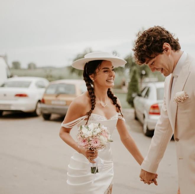 2022 ylndan bu yana basketbolcu Cedi Osman ile mutlu bir evlilii olan ahin, eiyle tatile kt.